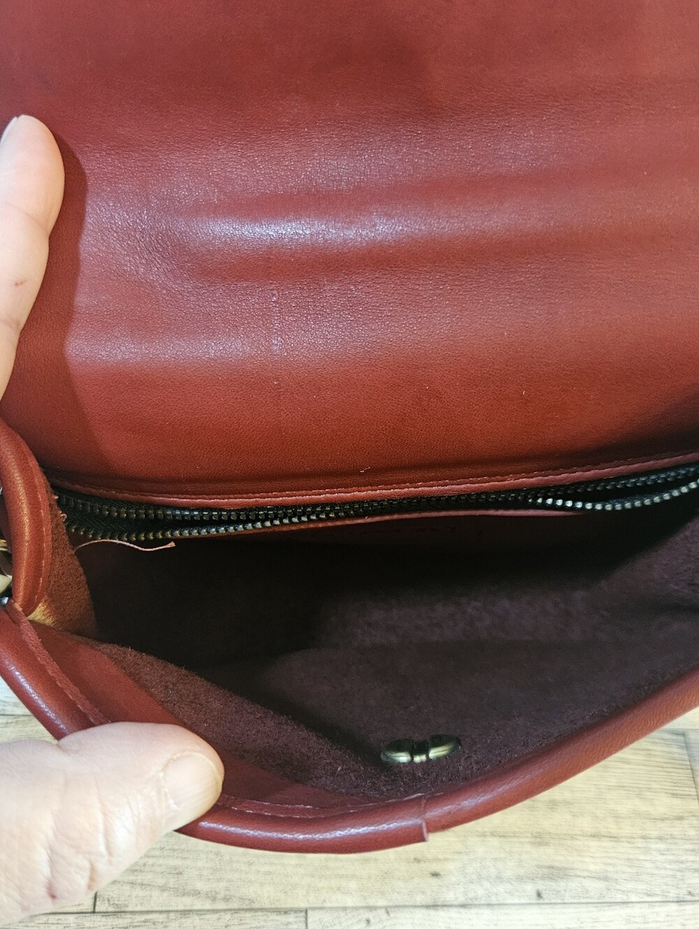 Vintage 1994 Coach Bella Court Bag 9957 Top Handle Cross Body Made in USA Red - Picture 8 of 11